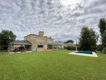 Casa en venta en Barrio Santa Ana