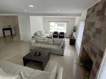 Casa en venta en Barrio Santa Ana
