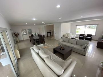 Casa en venta en Barrio Santa Ana