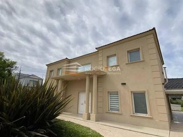Casa en venta en Barrio Santa Ana