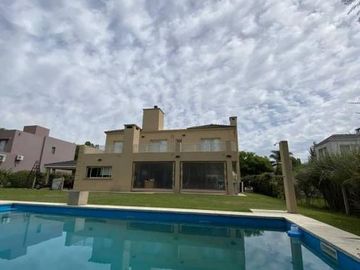 Casa en venta en Barrio Santa Ana