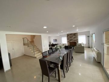Casa en venta en Barrio Santa Ana