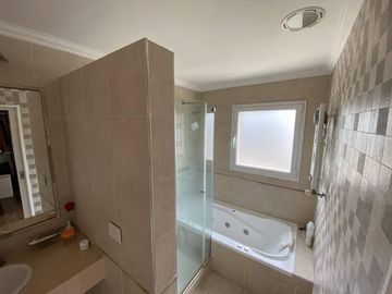 Casa en venta en Barrio Santa Ana