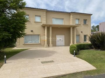 Casa en venta en Barrio Santa Ana