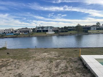 Casa en venta al lago en San Matias - Área 1