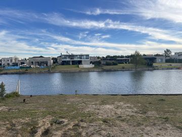 Casa en venta al lago en San Matias - Área 1