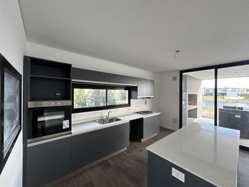Casa en venta al lago en San Matias - Área 1