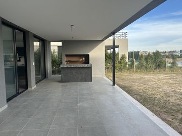 Casa en venta al lago en San Matias - Área 1