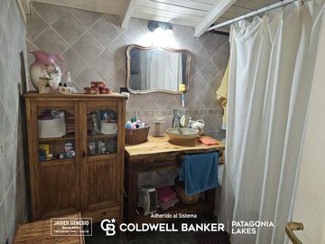 VENTA Casa   departamento 3 dormitorios 135m2, lote 1138m2, Barrio Norte, Villa la Angostura