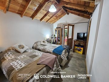 VENTA Casa   departamento 3 dormitorios 135m2, lote 1138m2, Barrio Norte, Villa la Angostura