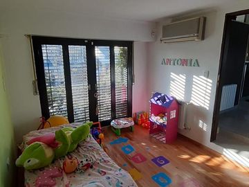 Casa en venta - 5 dormitorios 3 baños - 140mts2 - Ringuelet