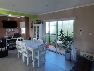 Casa en venta - 5 dormitorios 3 baños - 140mts2 - Ringuelet