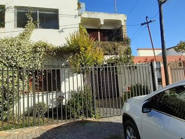 Casa en venta - 5 dormitorios 3 baños - 140mts2 - Ringuelet