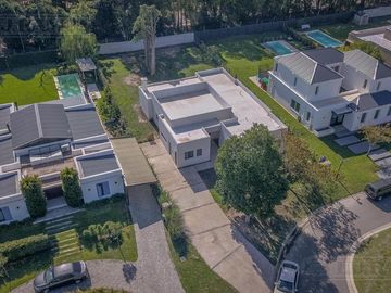 Casa en Venta en San Matias en una Planta con pileta