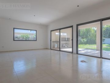 Casa en Venta en San Matias en una Planta con pileta