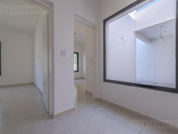 Casa en Venta en San Matias en una Planta con pileta