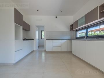 Casa en Venta en San Matias en una Planta con pileta