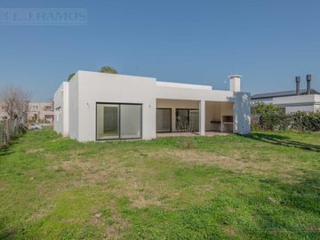 Casa en Venta en San Matias en una Planta con pileta
