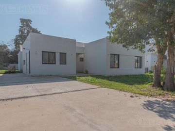Casa en Venta en San Matias en una Planta con pileta