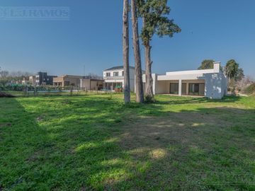 Casa en Venta en San Matias en una Planta con pileta