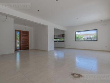 Casa en Venta en San Matias en una Planta con pileta