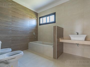 Casa en Venta en San Matias en una Planta con pileta