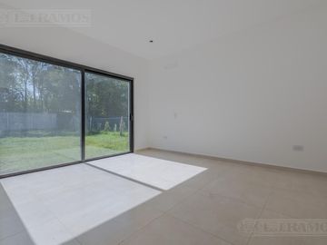 Casa en Venta en San Matias en una Planta con pileta