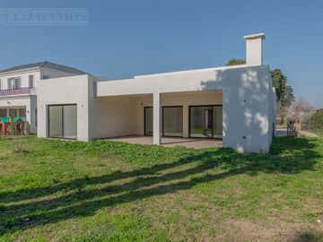 Casa en Venta en San Matias en una Planta con pileta
