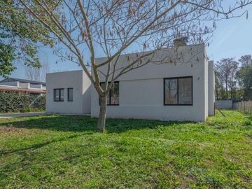 Casa en Venta en San Matias en una Planta con pileta