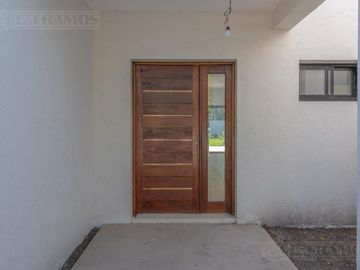 Casa en Venta en San Matias en una Planta con pileta