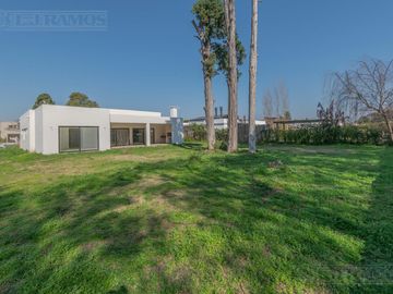 Casa en Venta en San Matias en una Planta con pileta