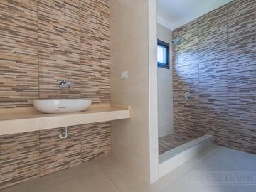 Casa en Venta en San Matias en una Planta con pileta