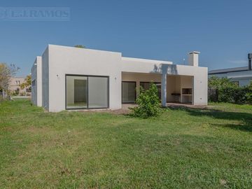 Casa en Venta en San Matias en una Planta con pileta