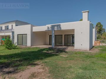 Casa en Venta en San Matias en una Planta con pileta
