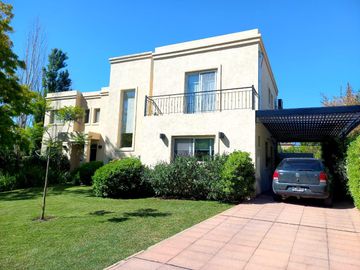 Casa en venta  Barrio Cerrado  BsAs Village