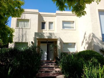 Casa en venta  Barrio Cerrado  BsAs Village