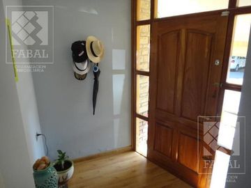 Casa venta Santa Genoveva, 3 dormitorios, 3 baños y quincho