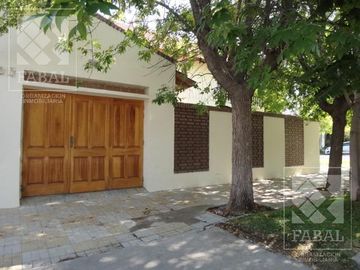 Casa venta Santa Genoveva, 3 dormitorios, 3 baños y quincho