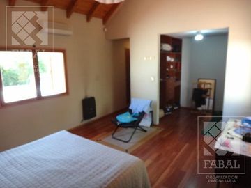 Casa venta Santa Genoveva, 3 dormitorios, 3 baños y quincho