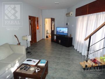 Casa venta Santa Genoveva, 3 dormitorios, 3 baños y quincho