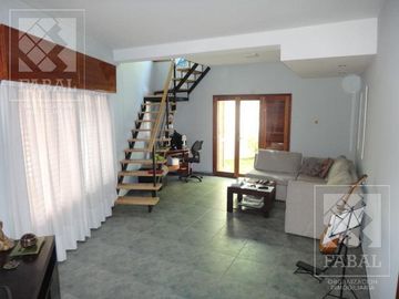 Casa venta Santa Genoveva, 3 dormitorios, 3 baños y quincho
