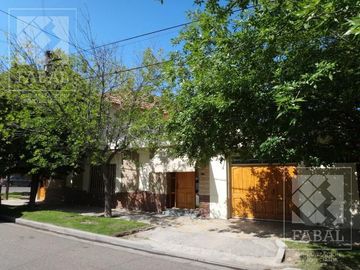 Casa venta Santa Genoveva, 3 dormitorios, 3 baños y quincho