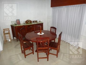 Casa venta Santa Genoveva, 3 dormitorios, 3 baños y quincho