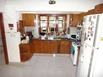 Casa venta Santa Genoveva, 3 dormitorios, 3 baños y quincho