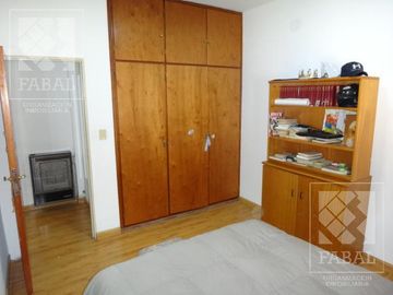 Casa venta Santa Genoveva, 3 dormitorios, 3 baños y quincho