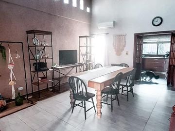 Casa en venta - 5 dormitorios 3 baños - Cocheras - 300mts2 totales - Berazategui [FINANCIADA]