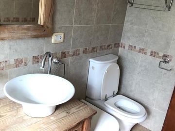 Casa en venta - 5 dormitorios 3 baños - Cocheras - 300mts2 totales - Berazategui [FINANCIADA]