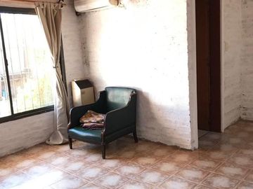 Casa en venta - 5 dormitorios 3 baños - Cocheras - 300mts2 totales - Berazategui [FINANCIADA]