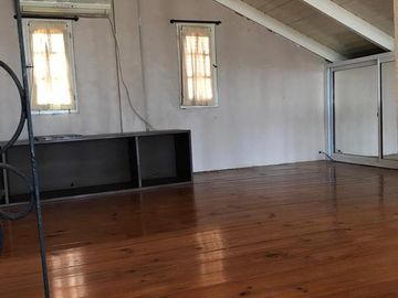 Casa en venta - 5 dormitorios 3 baños - Cocheras - 300mts2 totales - Berazategui [FINANCIADA]