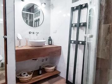 Casa en venta - 5 dormitorios 3 baños - Cocheras - 300mts2 totales - Berazategui [FINANCIADA]